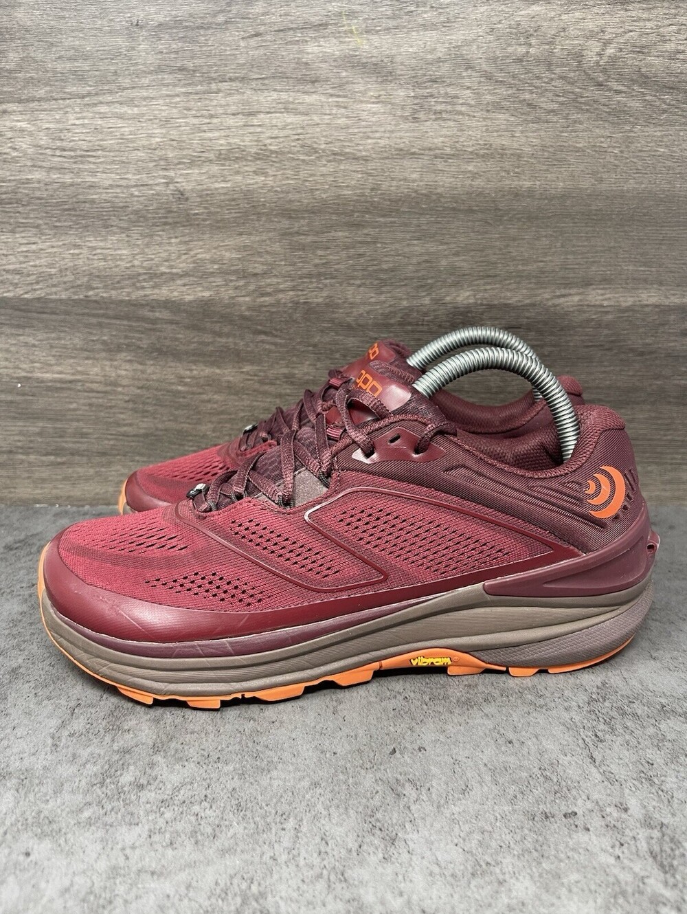 Topo Athletic Ultraventure 2 Womens Size 7.5 Trail Running Shoes Vibram Berry